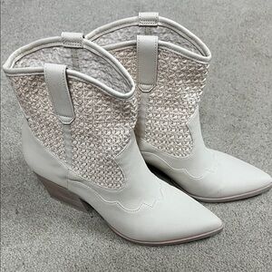 Dolce Vita Cream Textured Heeled Boots